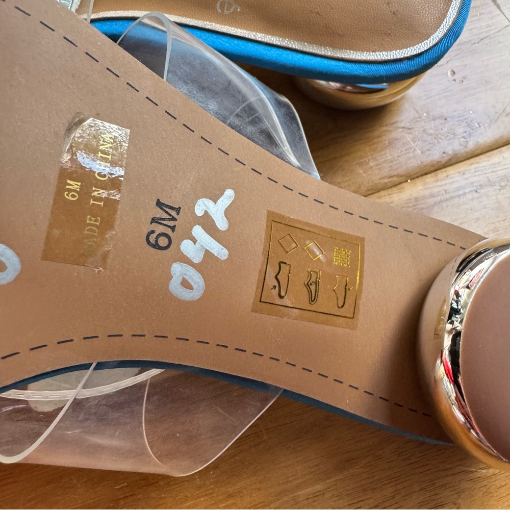 NWT J. Renee Rhinestone Dolphin Clear Vinyl Thong Sandals Sz 6 (no original box) - Picture 13 of 13